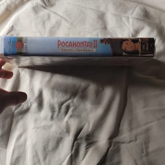 Disney's Pocahontas II Journey to a New World VHS - Picture 3 of 4